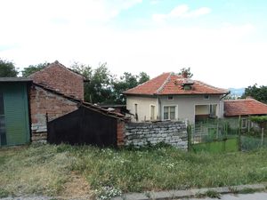 Spacious house with garage and big yard in a nice village