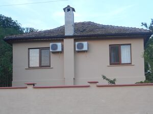 Renovated,fully furnished and ready for living country house