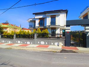 5+1 Villa for sale in fantastic locatıon of Istanbul