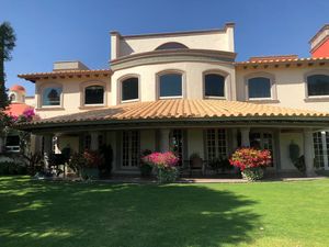 House for Sale in exclusive residential in Queretaro city 