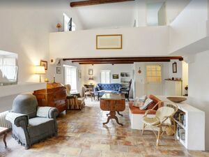 Old renovated stone country house in Seillans