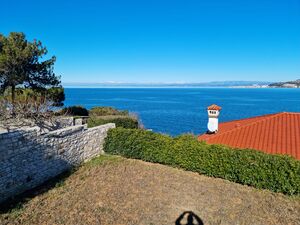 House for sale, 2nd row from the sea, Crveni Vrh