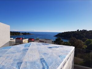 Penthouse for sale, 100 m from the sea in Pula