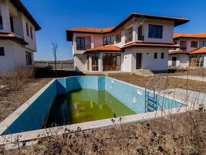 3-bed house with own swimming pool in complex Floral Meadows