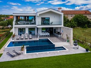 Modern villa for sale in Novigrad