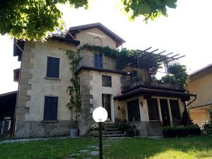 Italy, Lake Como flat 2 bedrooms in villa for sale