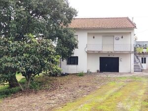 3 Bedroom House with large plot near Caldas da Rainha.