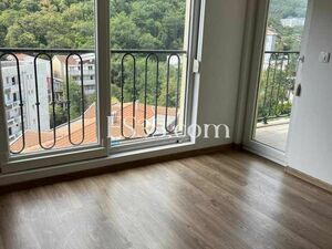 Mountain view apartment near the beach in Becici