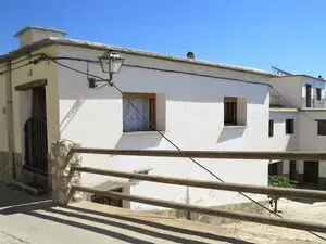 Three story property in Mecina Bombaron