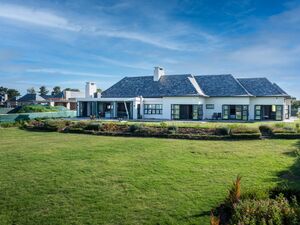 6 Bedroom Freehold For Sale in Fancourt