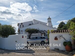 Detached traditional stone house for sale in the Algarve
