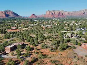Land in Sedona Arizona with view of the iconic Red Rocks!