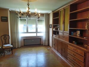 Apartment with 5 bedrooms, 3 bathrooms and private parking s