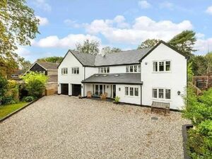 6 bedrooms detached house for sale