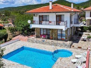 3-Bed, 2-Bath House with swimming pool, 18 km to Sunny Beach