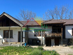 One-storey 140m2 house, new roof, Barn, 1000m2 yard, near To