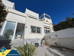 House with shared pool in Torrevieja, Alicante province. 4 r