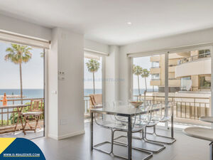 Apartment on the first line, in the province of Malaga, in M