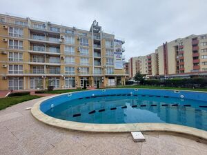 Bargain! Pool view 1 Bedroom apartment in Flores Park