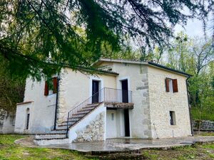 Traditional Italian Country House and annex suite for sale