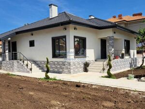 Spacious renovated house in the town of Kavarna
