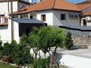 Detached stone house of superior construction, Santa Valha, 