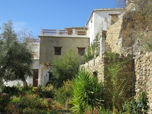 Large Townhouse with Apartments