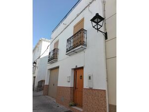 FSRN228 Renovated village house with roof terrace.