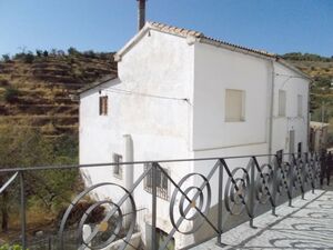 FSRN58 Detached house with an olive grove