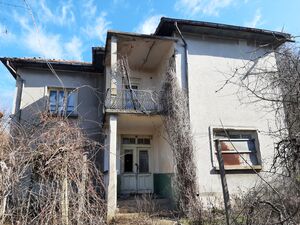 Country house with annex and land in village near big river