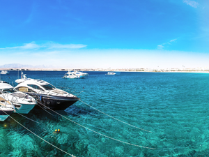  Appartment2bedrooml125m &private garden129m &pool 