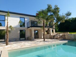 Villa with a Pool and Three Separate Apartments, 300m to sea