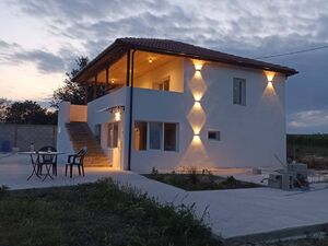 Sale renovated stone house 188 sq. m. built-up area and yard