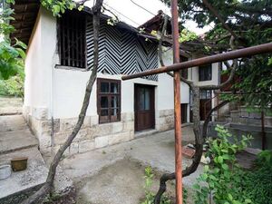2 bedroom house with large garden near Ruse