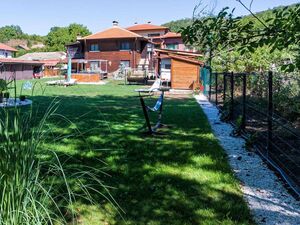 We present you a house for sale in the village of Mladezhko