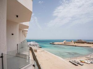 Luxury 1-Bedroom Apt with Direct Sea View in Prime Location