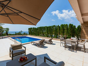 Seaside estate for sale - Poljana Olive Homes Pool Residence