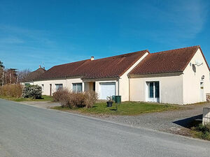 Detached House with Swimming Pool Professional 2 Offices etc