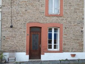 Semi Detached 3 Bedrooms Garden