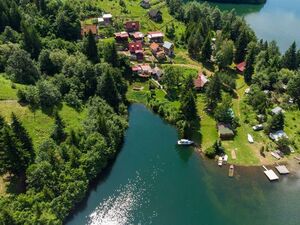 Cottage on Zlatarski lake with private bay