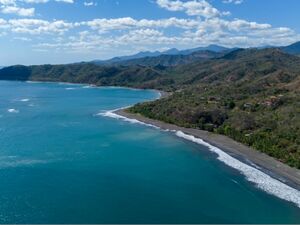15 HECTARES ON THE PACIFIC OCEAN SHORES OF PANAMA