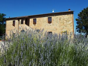 Turn-key Restored Tuscan country house with pool