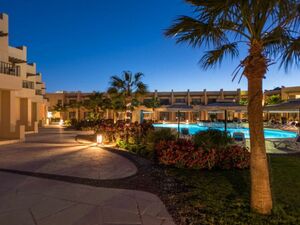 Modern Comfort in a Legendary Location – 2 BDR in Edge View 