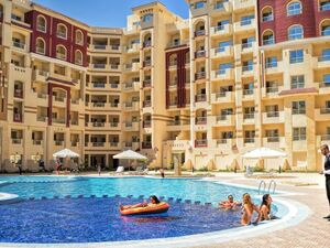  1BD Apartment 79Sqm Pool View