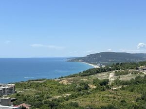 Two-storey house with an impressive frontal sea view