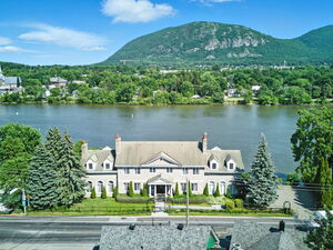 Timeless Waterfront Richelieu Manor with Breathtaking Views