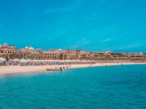 125m² Apartment with Private Garden & Garden View Veranda