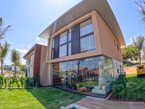 Luxury Beachfront Home with 160m² and 3 Suites - Unmissable 