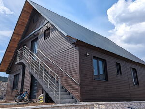 Three-storey house with three separate apartments in Zablajk