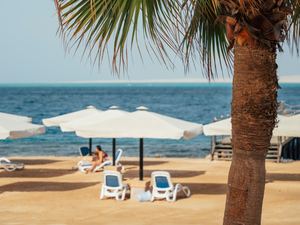 155 sqm Apartment. 2 Bedrooms & Living Room with Direct Sea 